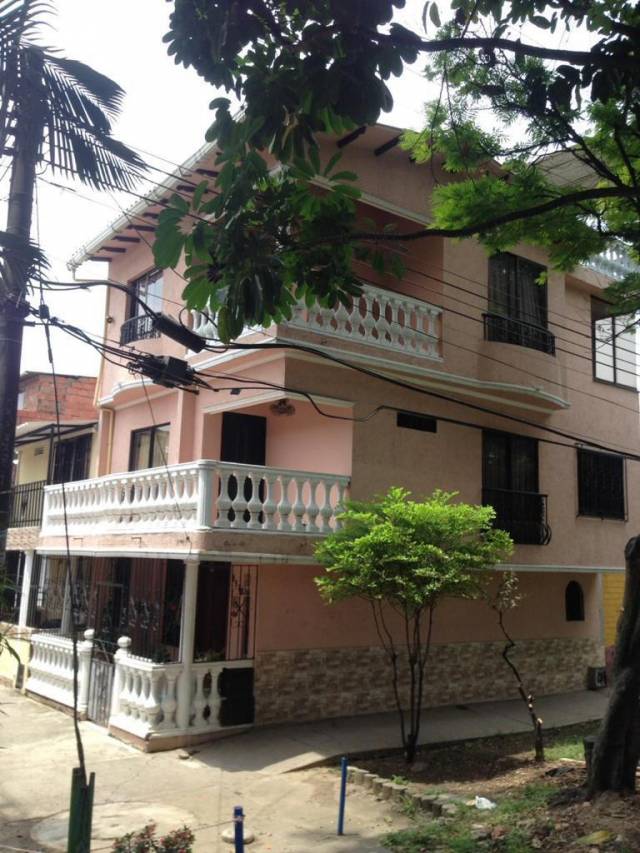Casa en el barrio Villa del Prado sector 7