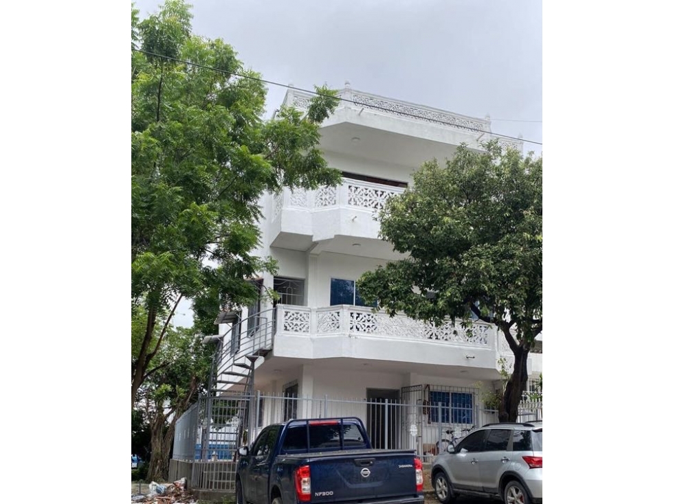 Propiedad con 3 apartamentos en Cartagena